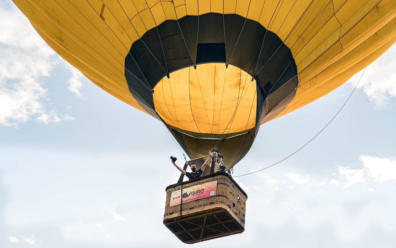hot-air-balloon-6468301_1280